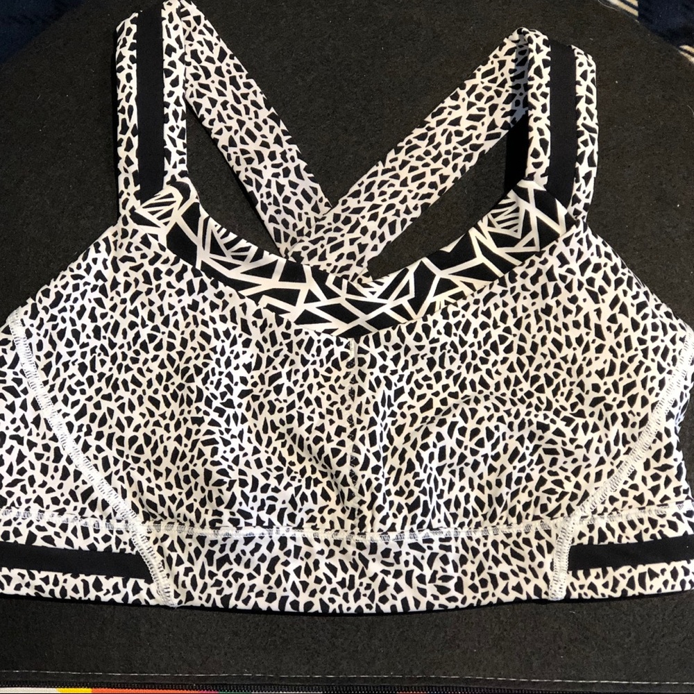 Lululemon sports bra